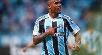 Douglas Costa responde critica de torcedor do Grêmio: “Nem no teu time eu jogo mais”