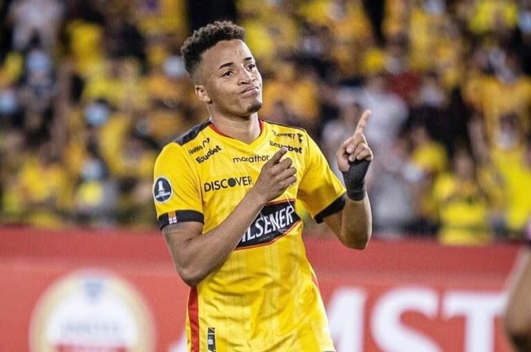 Fabián Bustos pede, e Santos busca a contratação de lateral do Barcelona de Guayaquil