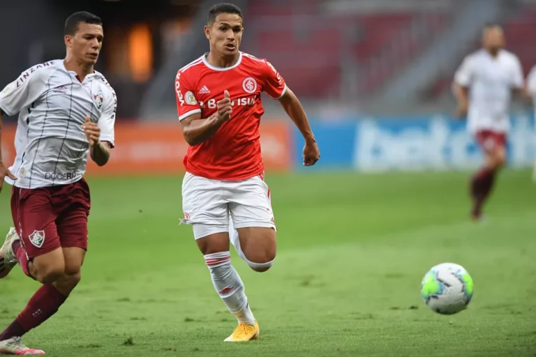 Fluminense mira contratação de atacante do Inter para substituir Luiz Henrique