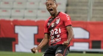 Bragantino acerta contratação de Carlos Eduardo, ex-Athletico e Palmeiras