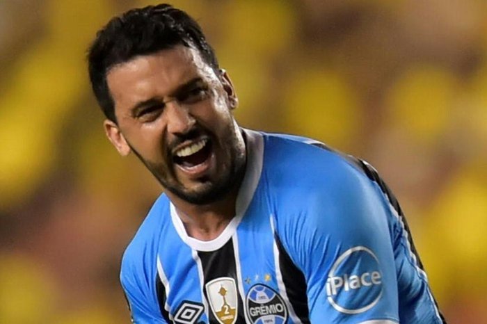 Grêmio anuncia retorno de Edilson