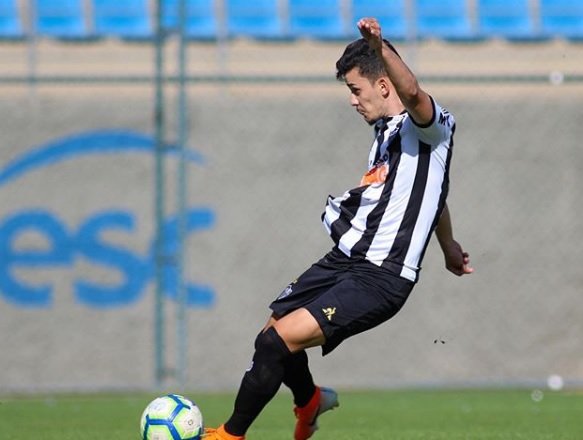 Atlético-MG renova com Guilherme Castilho até 2025