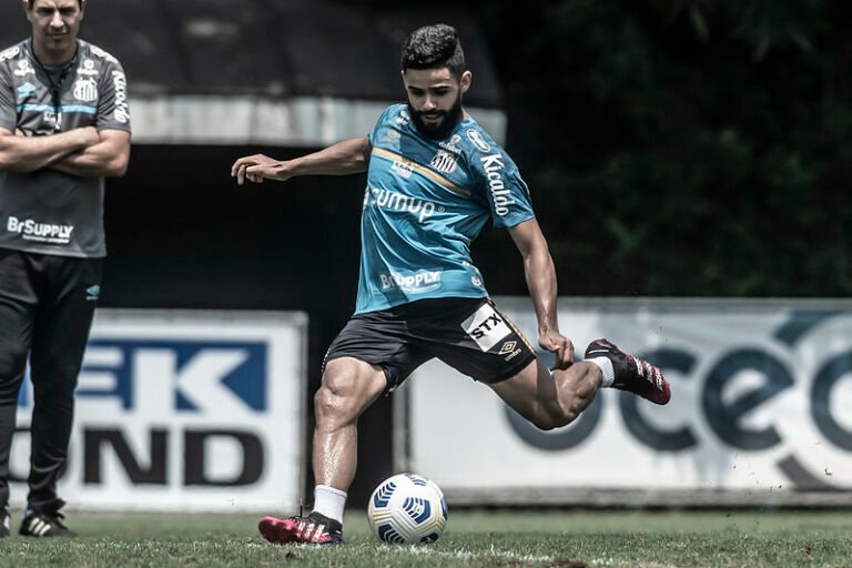 Felipe Jonatan pode ser negociado com Botafogo, diz jornalista