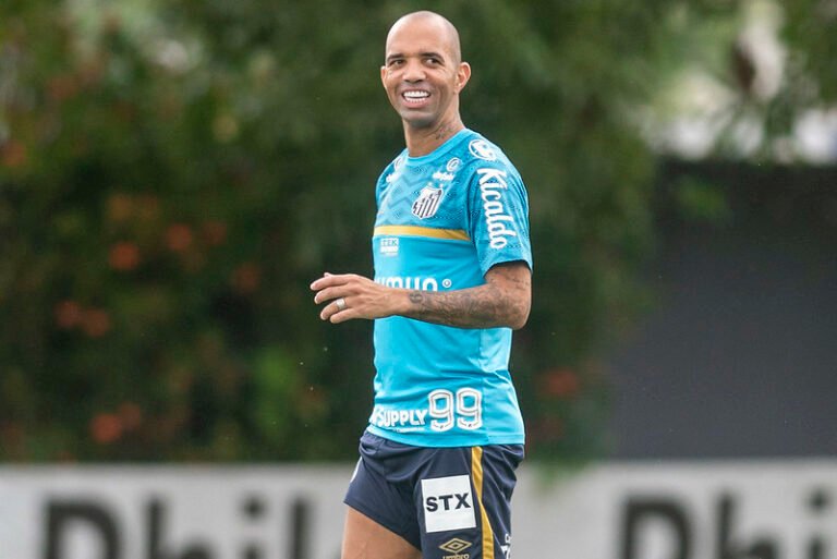 Sem clube, Diego Tardelli revela propostas de clubes do Nordeste do Brasil, do exterior e garante: “estou bem fisicamente”