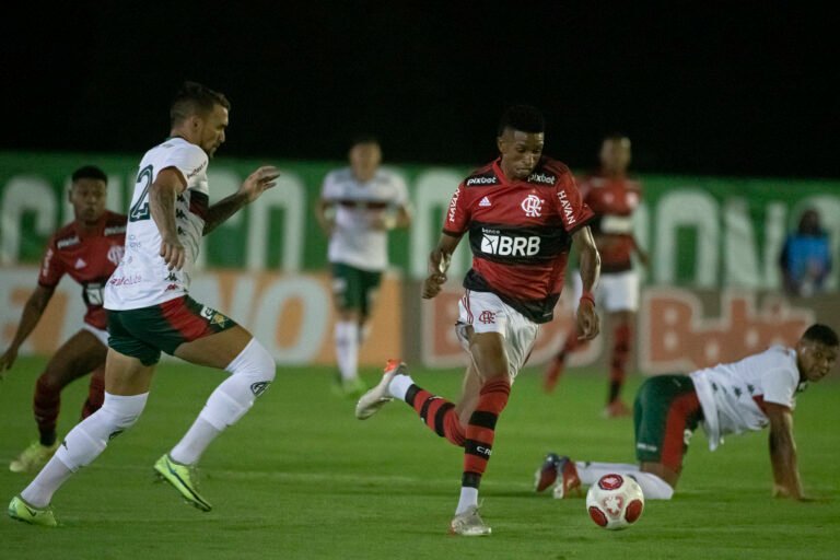 Flamengo renova contrato de ‘novo Bruno Henrique’