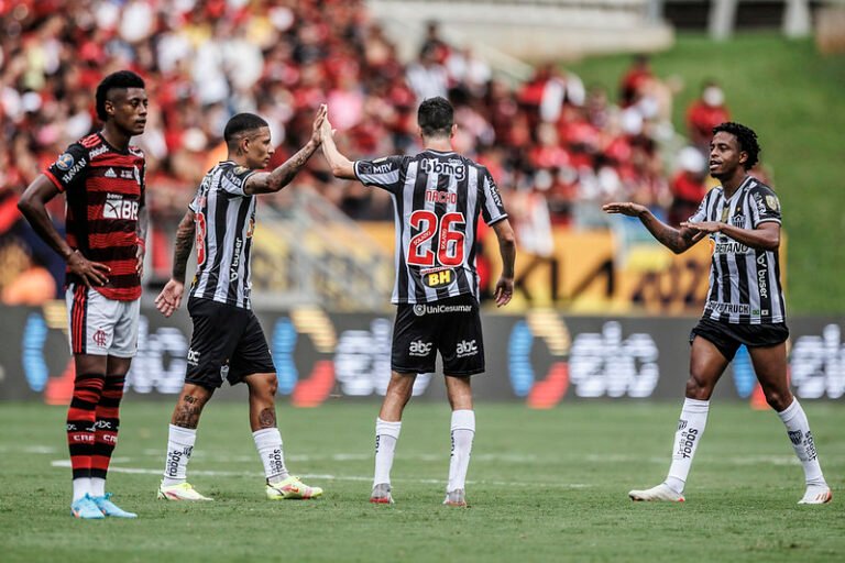 Atlético Mineiro é absolvido por invasões de campo na Supercopa do Brasil