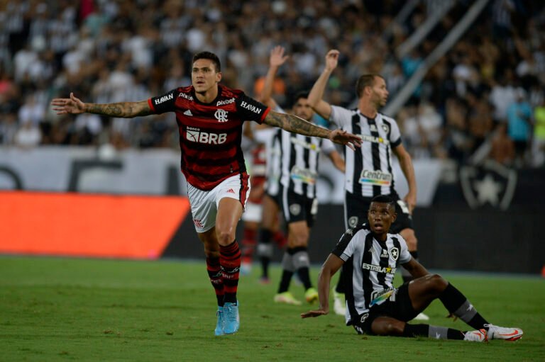 Pedro é monitorado por seis clubes europeus e pode deixar o Flamengo