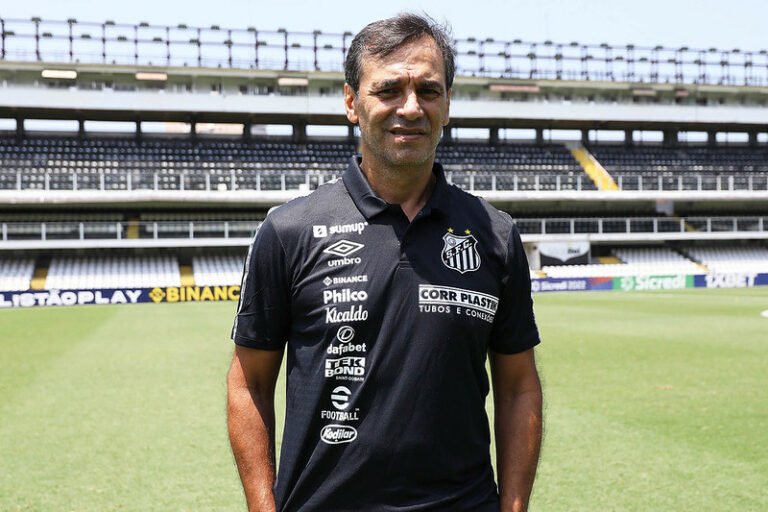 Bustos aprova Maicon no Santos e despista sobre trazer jogadores do Barcelona-EQU