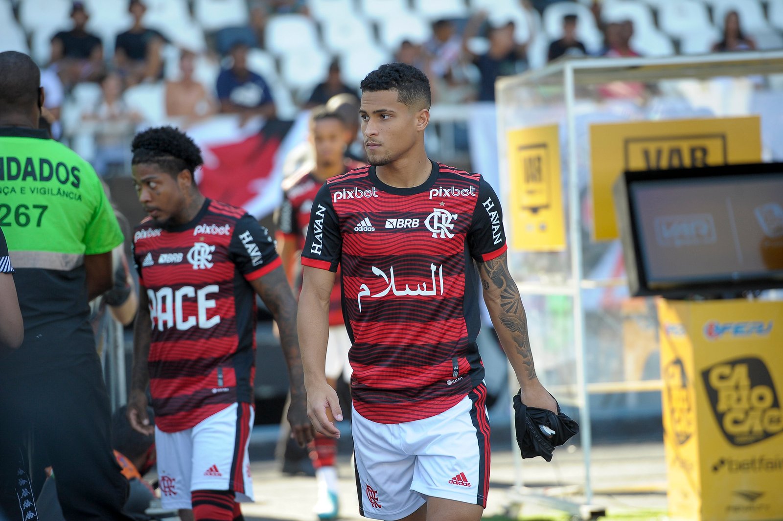 João Gomes nega possível pênalti a favor do Vasco: “Bateu no meu rosto”