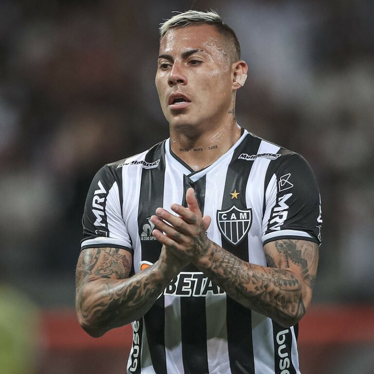 “Só não ficam no Atlético se não quiserem”, afirma presidente alvinegro sobre Eduardo Vargas, Mariano e Igor Rabello