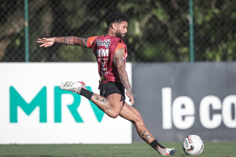 Otávio destaca qualidade do Atlético para vencer sem sufoco e cita disputa por posição