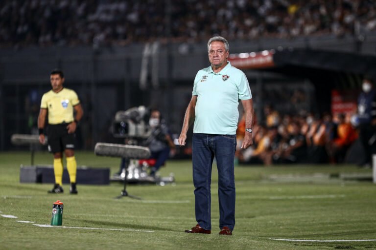 Abel lamenta gol perdido por Gabriel Teixeira, mas o defende: “Entrou muito bem”