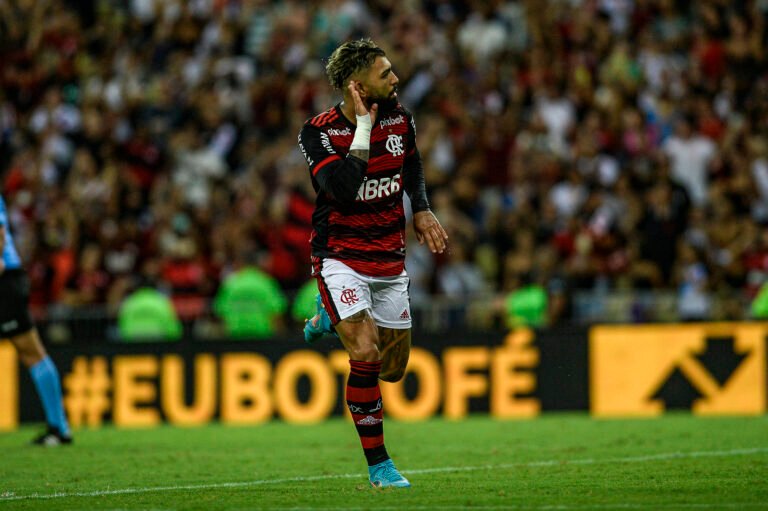 Rei dos clássicos: Gabigol tem 15 gols contra rivais do Flamengo