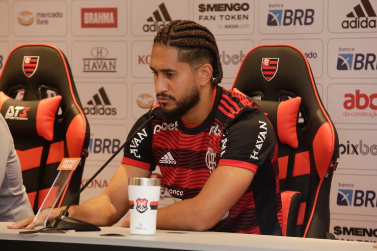 Flamengo estipula prazo de recuperação para Pablo após lesão no joelho