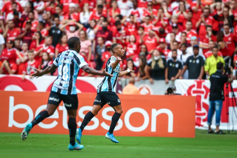 Grêmio inicia conversas para renovar com Bitello