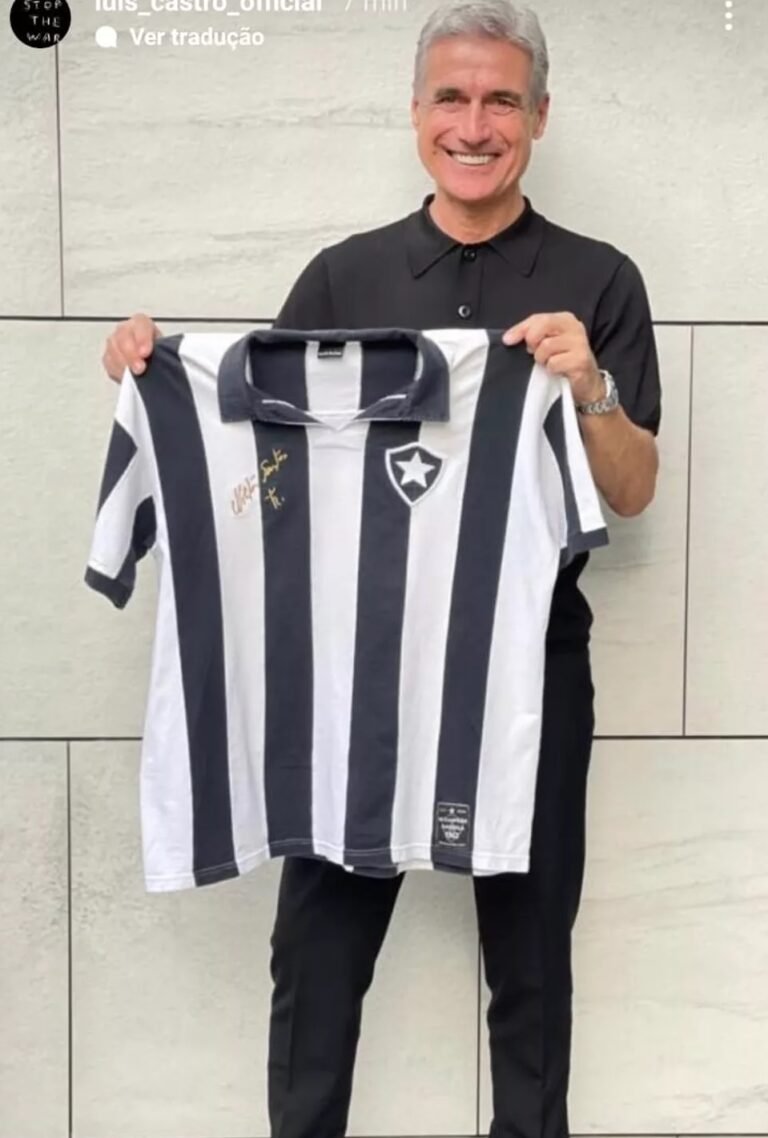 Luís Castro posa com camisa do Botafogo: “pronto para iniciar a caminhada”