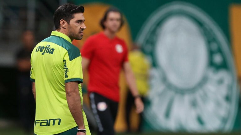 Palmeiras rebate reportagens sobre salário de Abel Ferreira