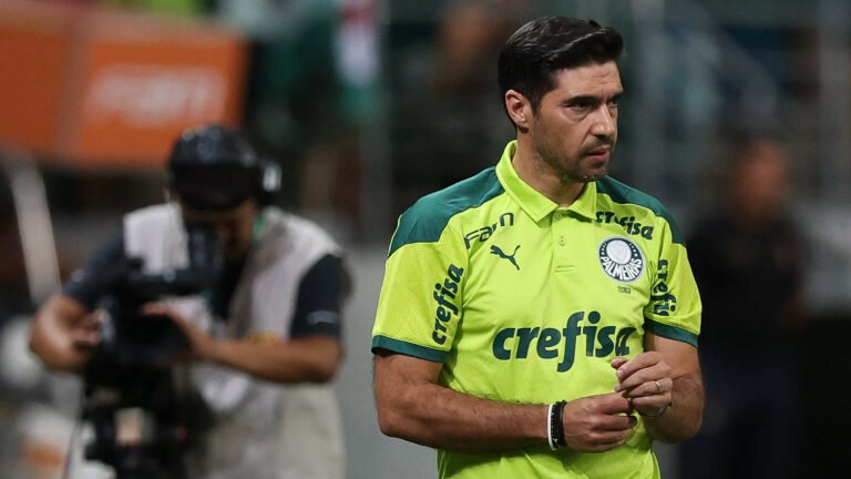Palmeiras define multa rescisória milionária em contrato de Abel Ferreira