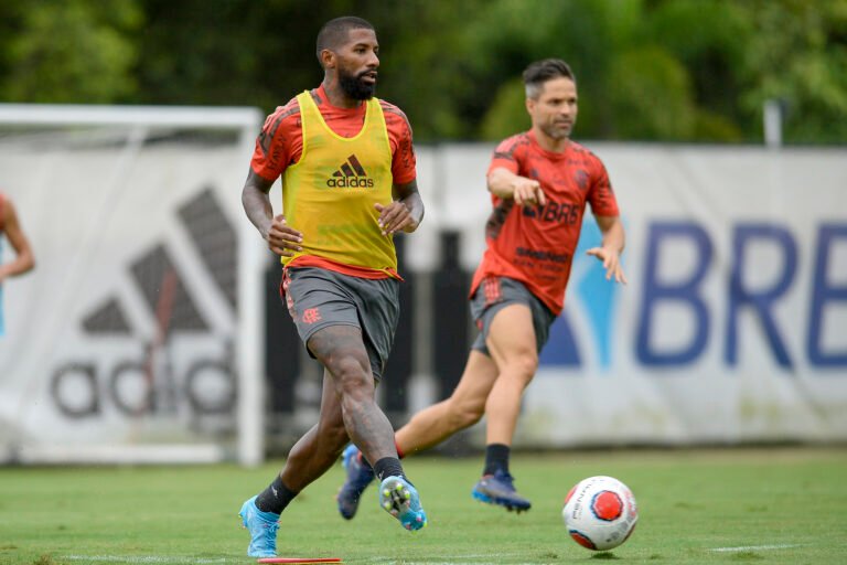 Rodinei é liberado pelo DM e retorna ao Flamengo na decisão do Carioca