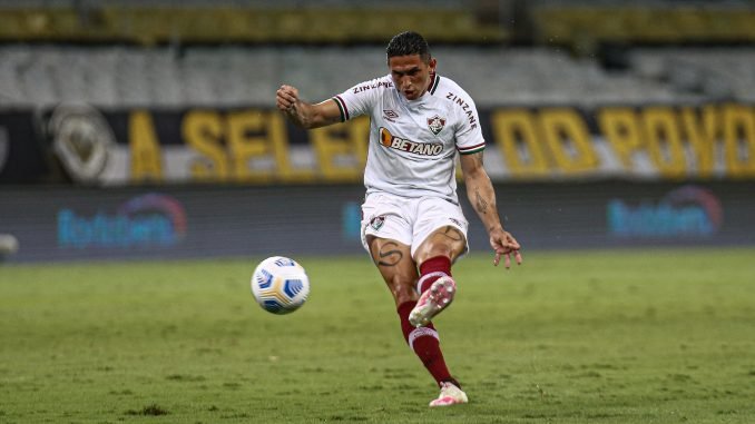 Fluminense dividirá salário de Danilo Barcelos com o Goiás