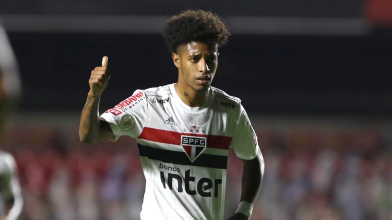 São Paulo descarta ida de Luan para o Santos, mas aceita negociar Tchê Tchê