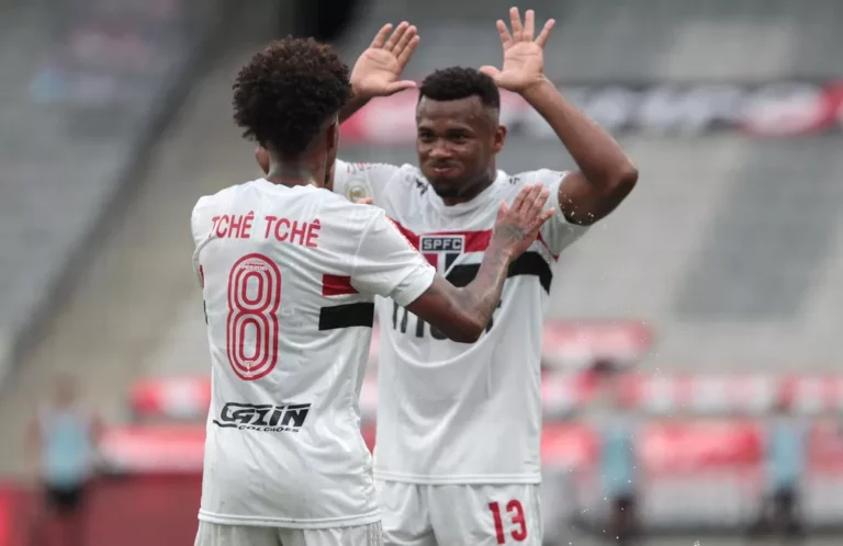 Santos oferece três jogadores ao São Paulo por Tchê Tchê e Luan 