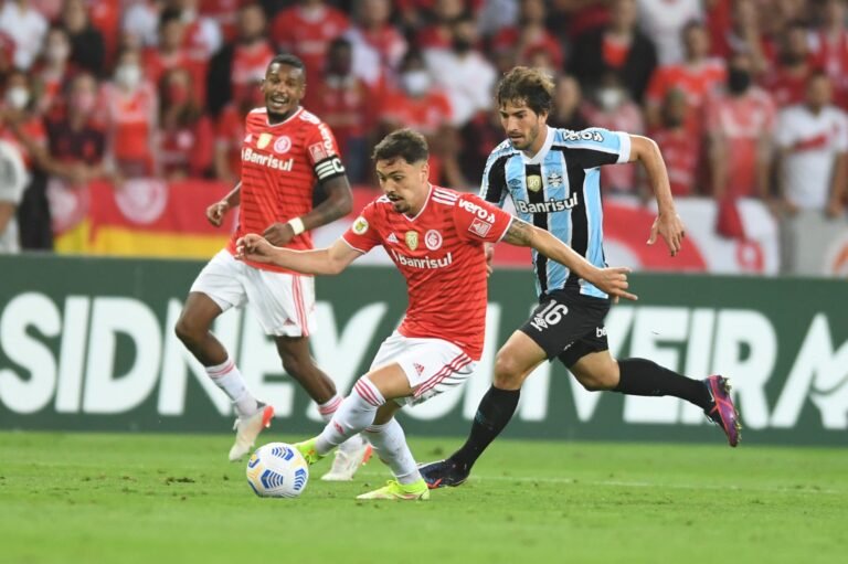 Internacional x Grêmio: prováveis escalações, desfalques e onde assistir