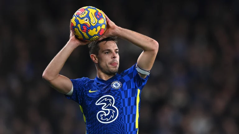 Azpilicueta renova com Chelsea e esfria interesse do Barcelona