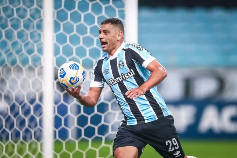 Diego Souza sente dores musculares e é dúvida para final do Gaúchão