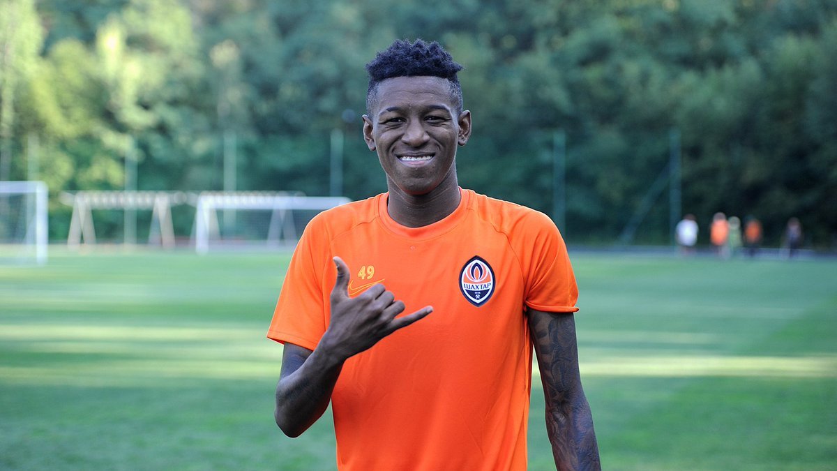 Inter está otimista na contratação do zagueiro Vitão, diz jornalista