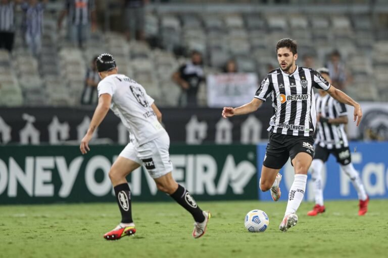 Rabello fala sobre possível retorno de Alonso e renovação de contrato com o Galo