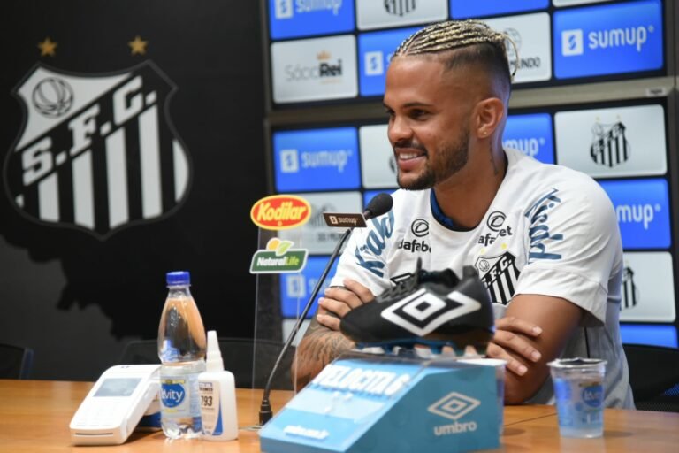 Auro se diz recuperado e será relacionado para jogo contra a Ferroviária: “Estou disponível”