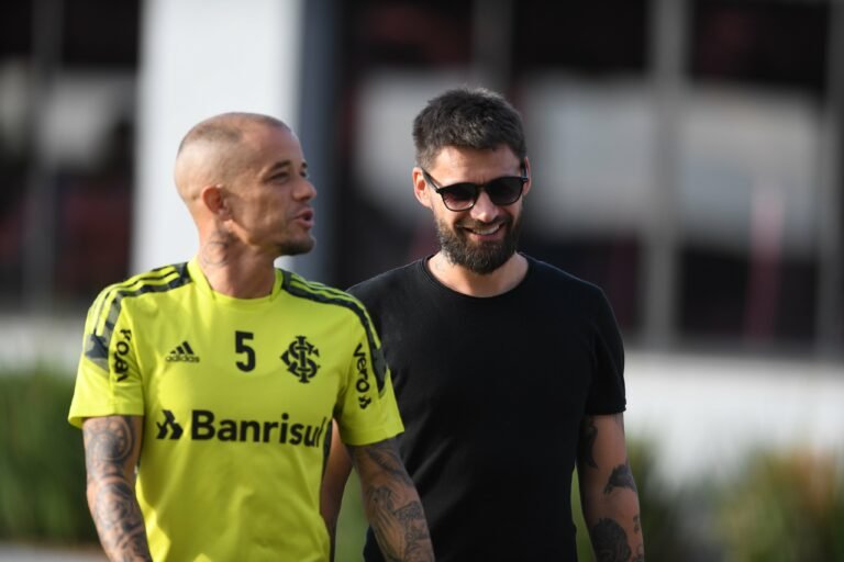 Rafael Sobis visita o CT do Inter: “Sempre bom voltar”