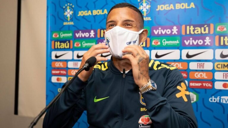 Tite fala sobre chances de Guilherme Arana na Seleção brasileira