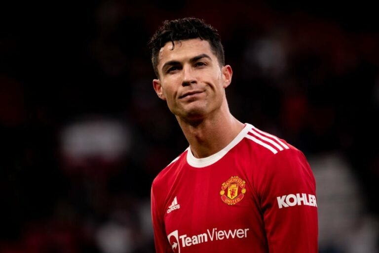 Cristiano Ronaldo gera mal-estar no United após viajar no dia do clássico contra o City