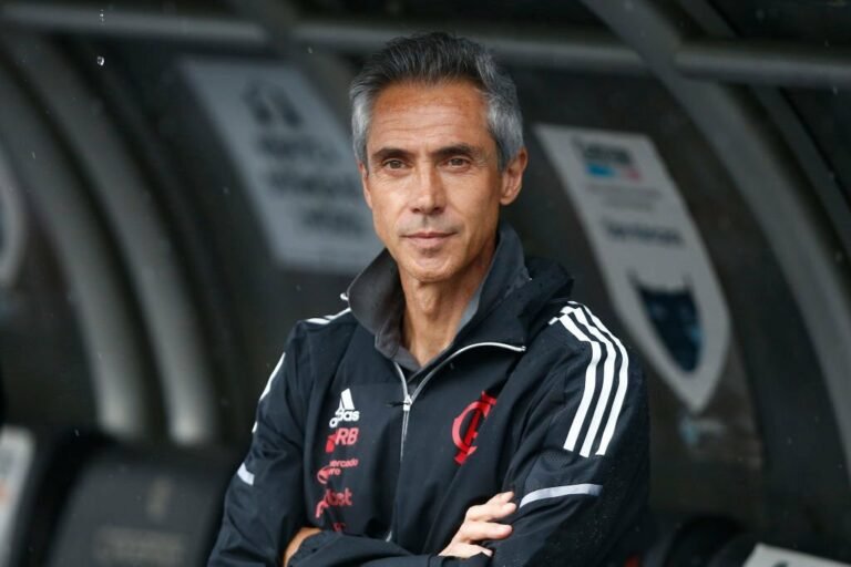 Landim dá aval, e Flamengo retoma busca de reforços pedidos por Paulo Sousa