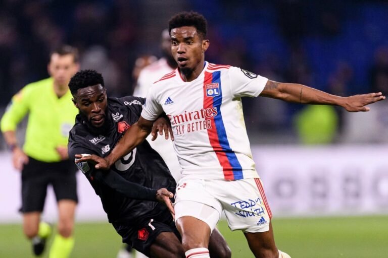 Flamengo retoma conversas para contratar três jogadores; veja nomes