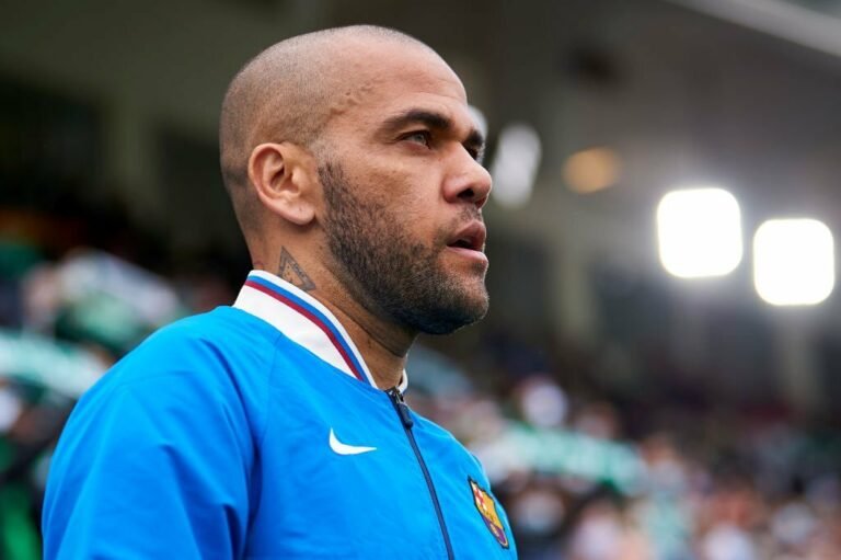 Próximo de renovar com Barcelona, Daniel Alves define quando pretende encerrar a carreira