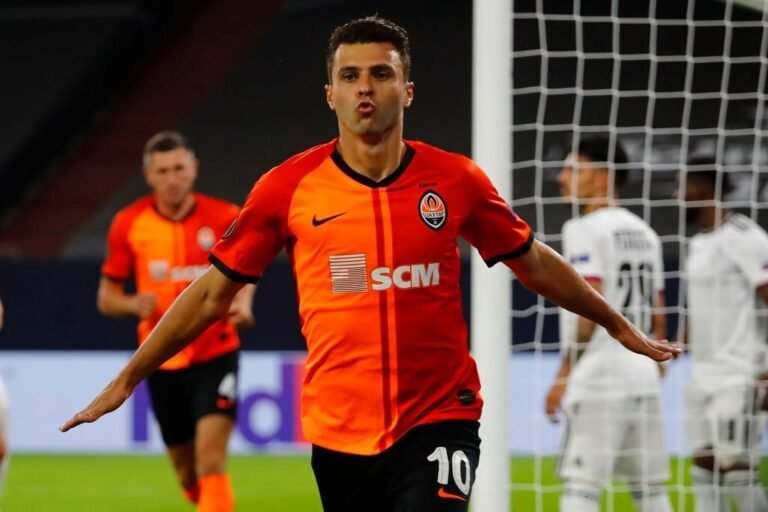 Corinthians tem negociações avançadas para contratar Júnior Moraes