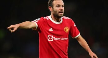 Manchester United oferece cargo na comissão técnica para Juan Mata