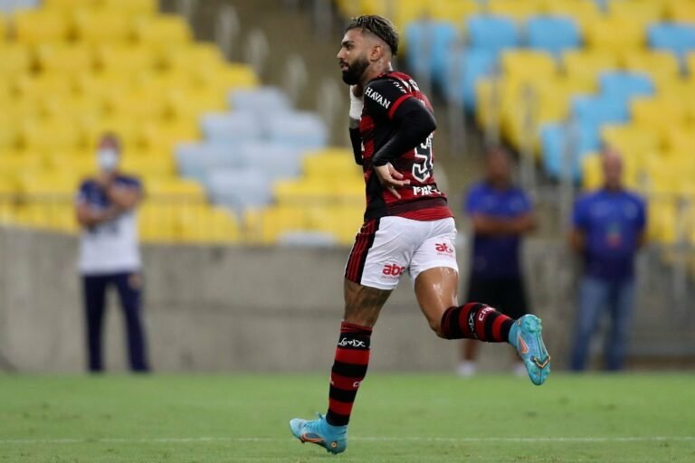 Gabigol é denunciado por provocação contra torcida do Vasco e rebate em rede social