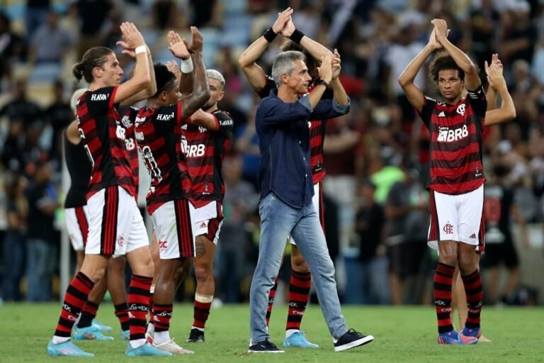 Flamengo terá quatro desfalques contra o Vasco; veja provável escalação