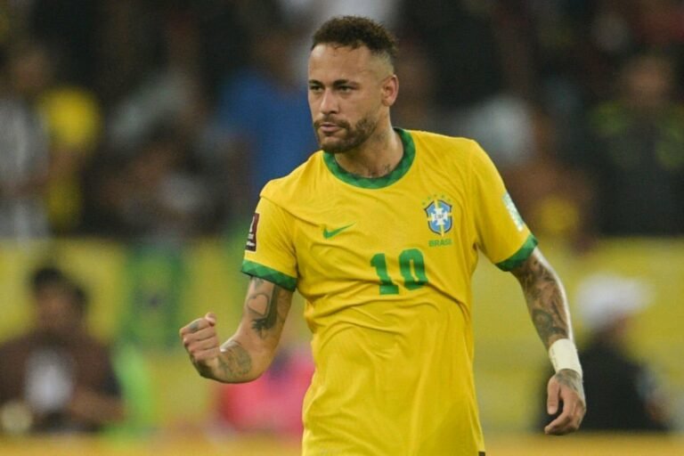 Neymar elogia ‘atmosfera’ do Maracanã e explica motivo para Coutinho ter batido o pênalti