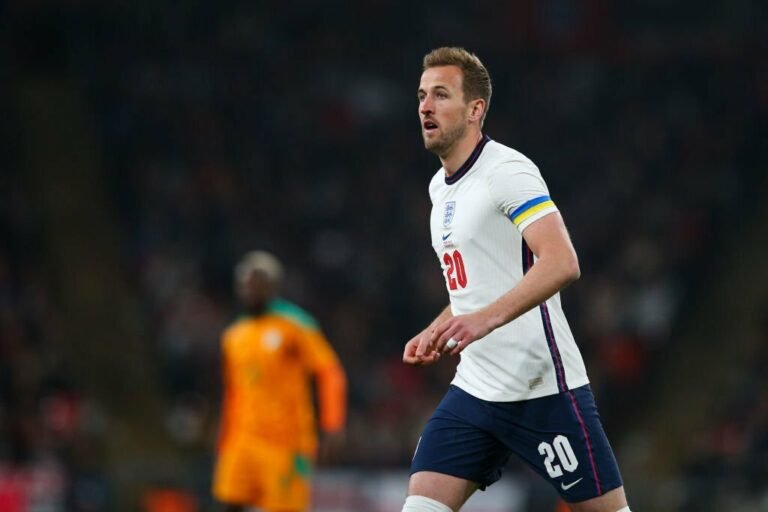 Manchester United estuda incluir jogador em negociação por Kane