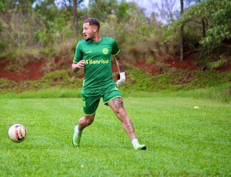 No Ypiranga, Rodrigo Carioca busca equipe se dedicando ao máximo em decisão contra o Grêmio