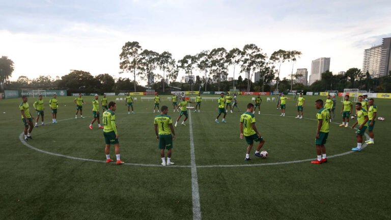 Palmeiras realiza treino tático para jogo contra o Guarani