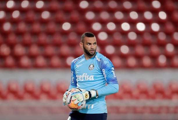 Weverton, do Palmeiras, realiza treino individual