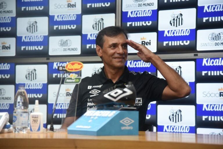 Fabián Bustos é apresentado oficialmente e cita grandeza: “Santos é gigante”