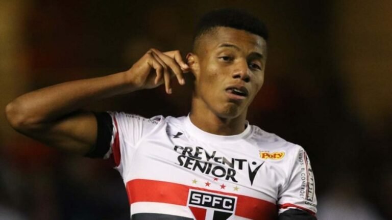 Desejado pela torcida, São Paulo considera ‘difícil’ retorno de David Neres