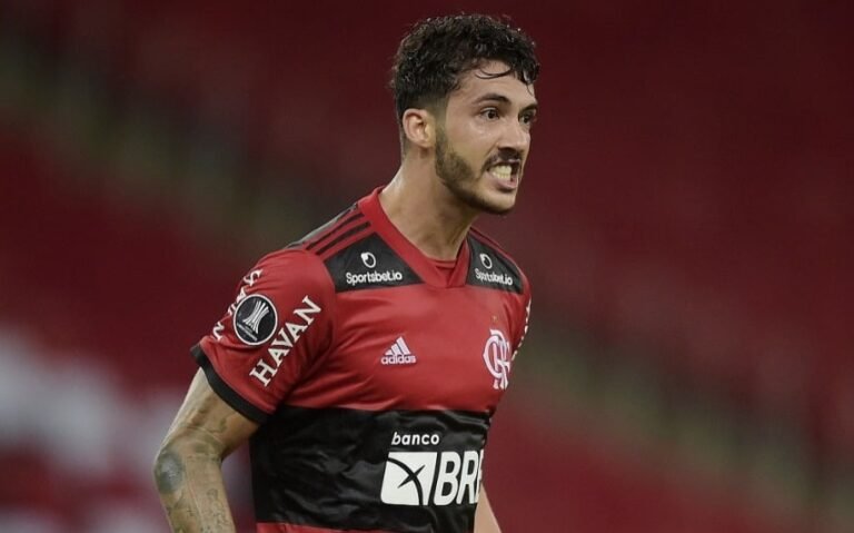 Denis Abrahão nega interesse do Grêmio em contratar Gustavo Henrique